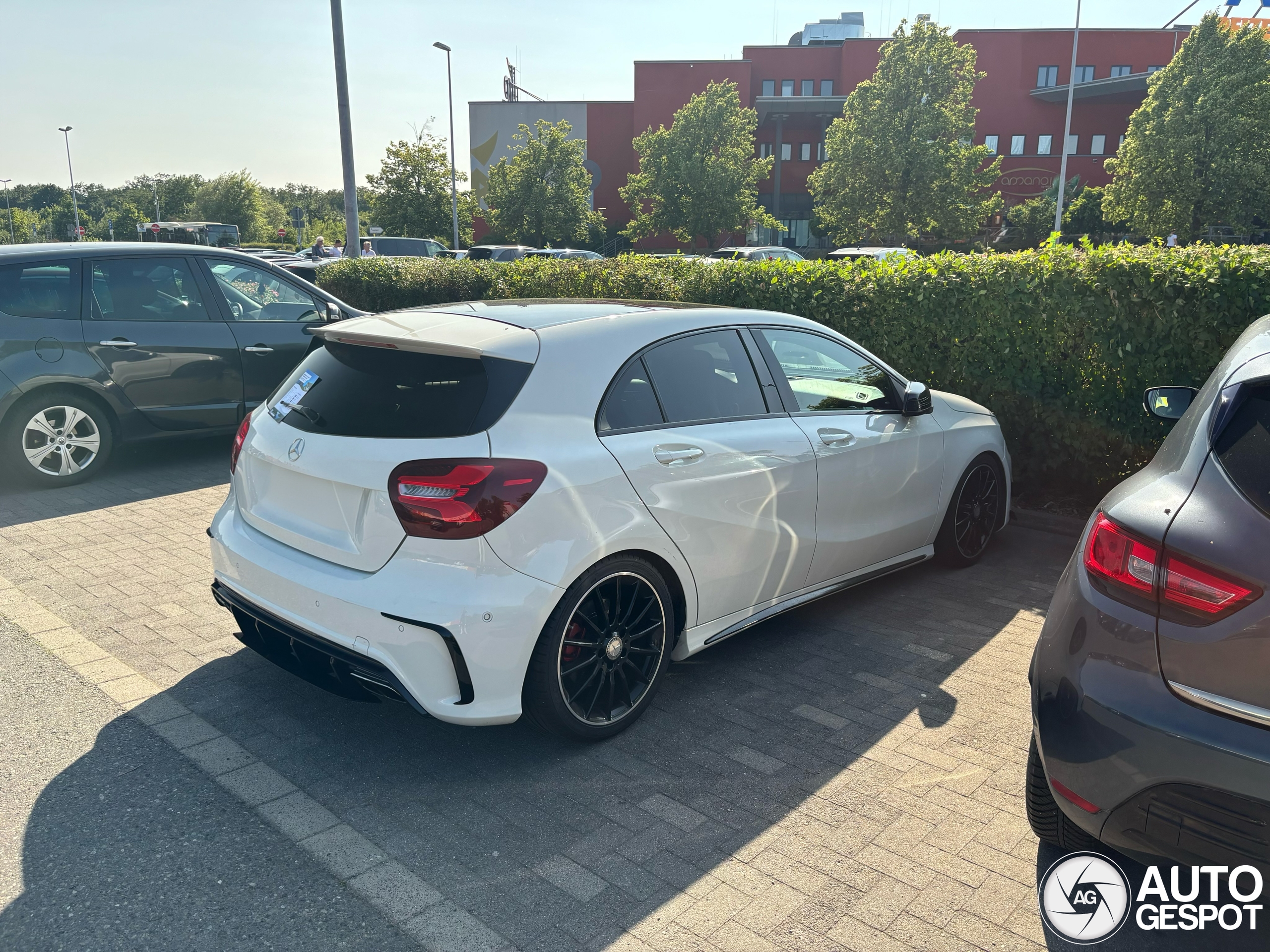 Mercedes-AMG A 45 W176 2015