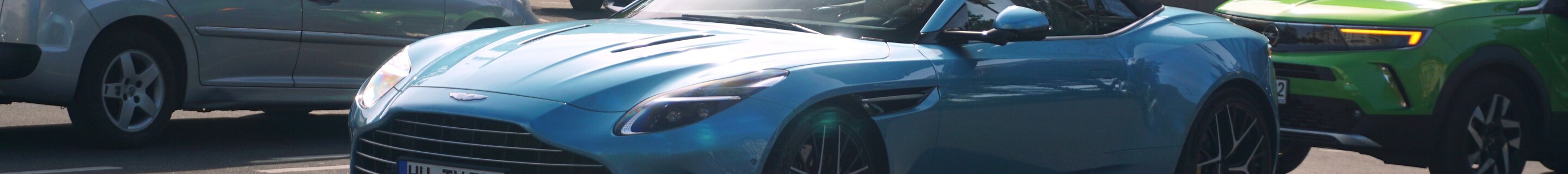 Aston Martin DB12 Volante