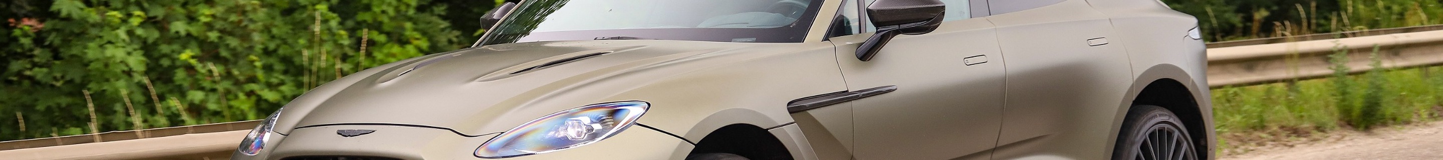 Aston Martin DBX707