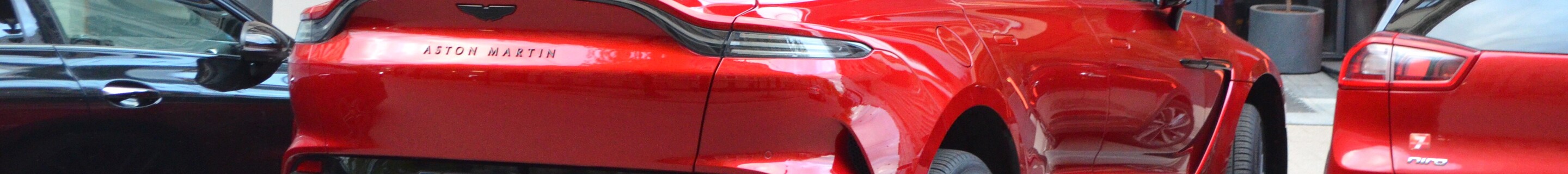 Aston Martin DBX707