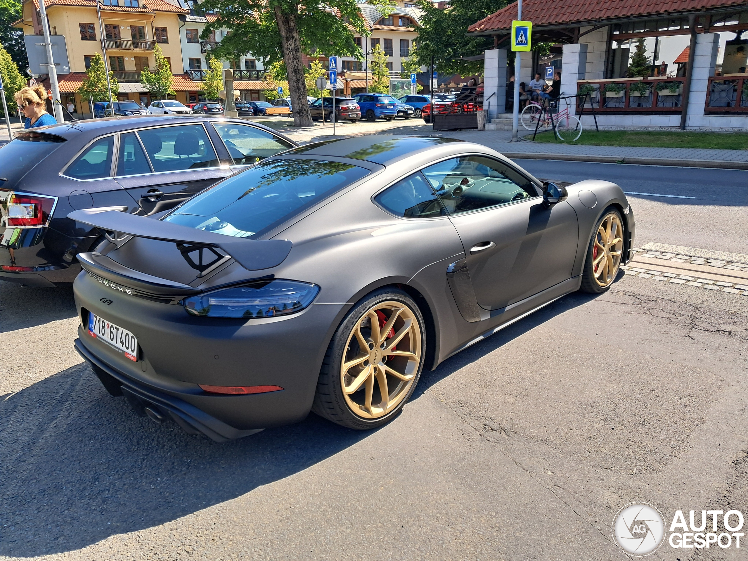 Porsche 718 Cayman GT4