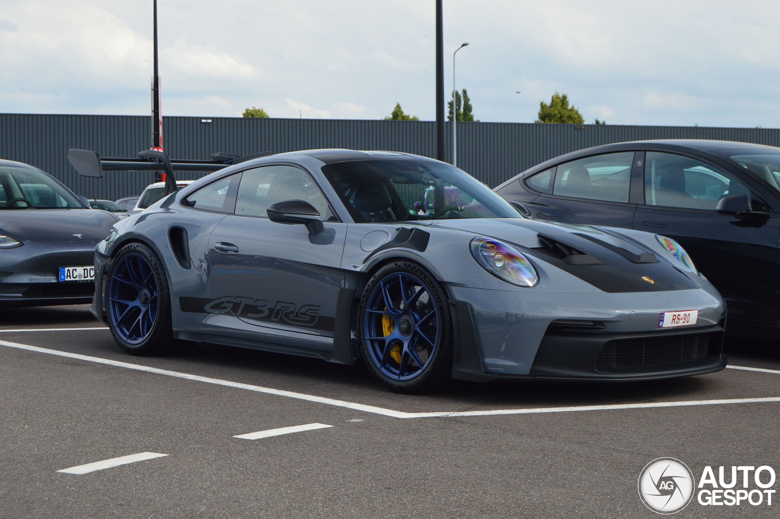 Porsche 992 GT3 RS Weissach Package