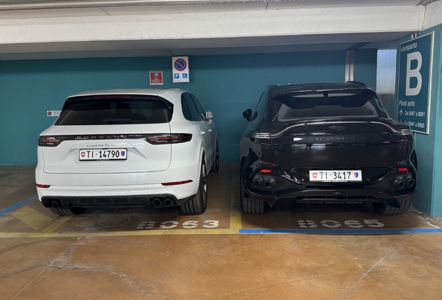 Aston Martin DBX707