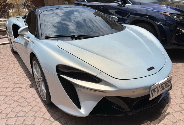 McLaren Artura Spider