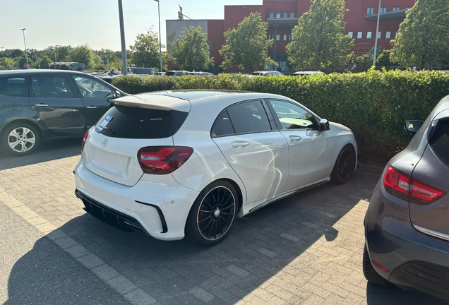 Mercedes-AMG A 45 W176 2015