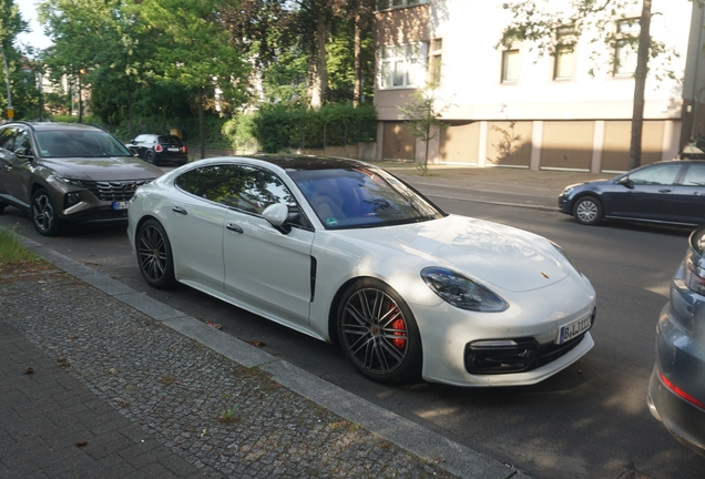 Porsche 971 Panamera Turbo