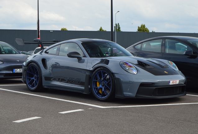 Porsche 992 GT3 RS Weissach Package