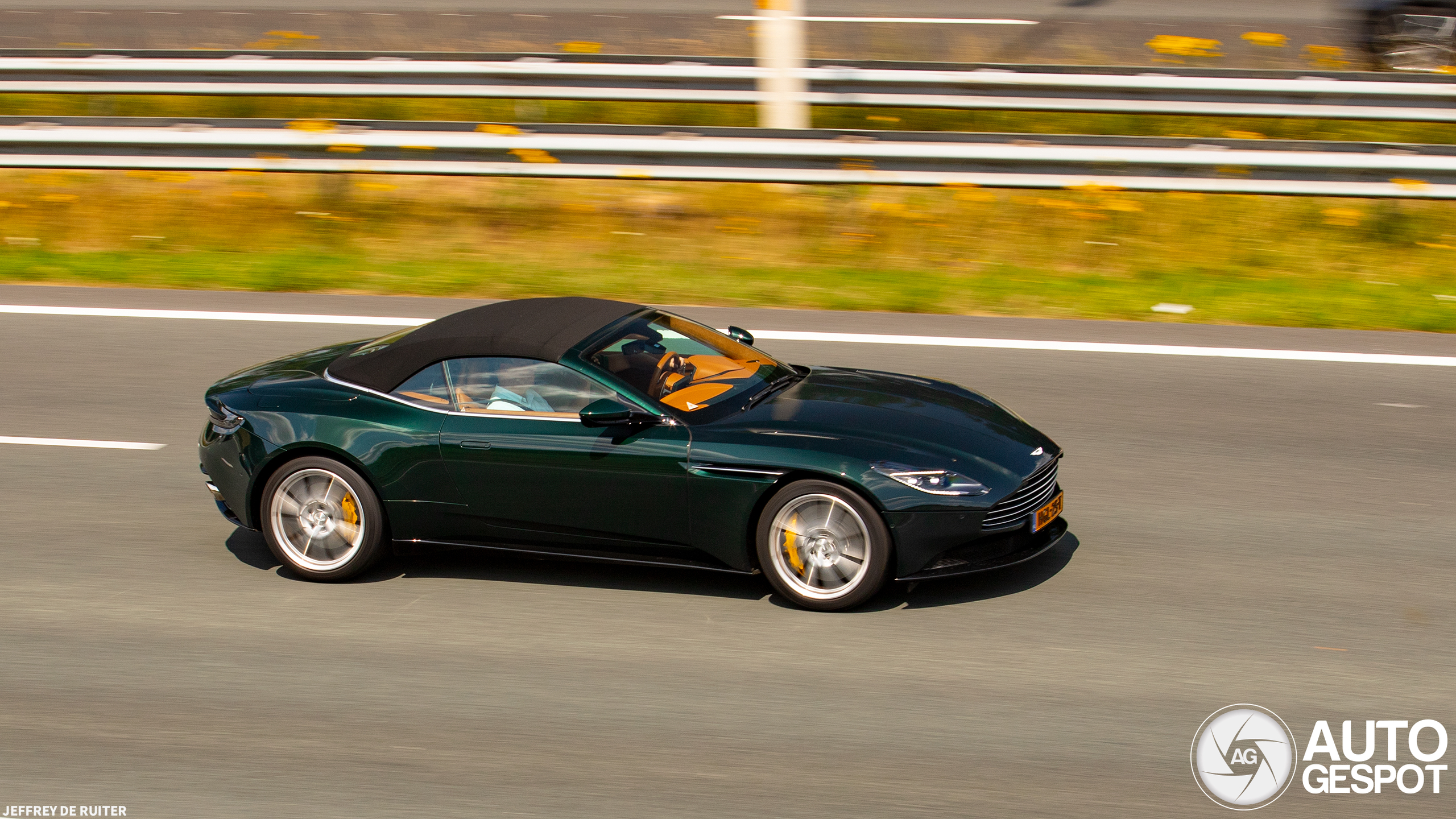 Aston Martin DB11 V8 Volante