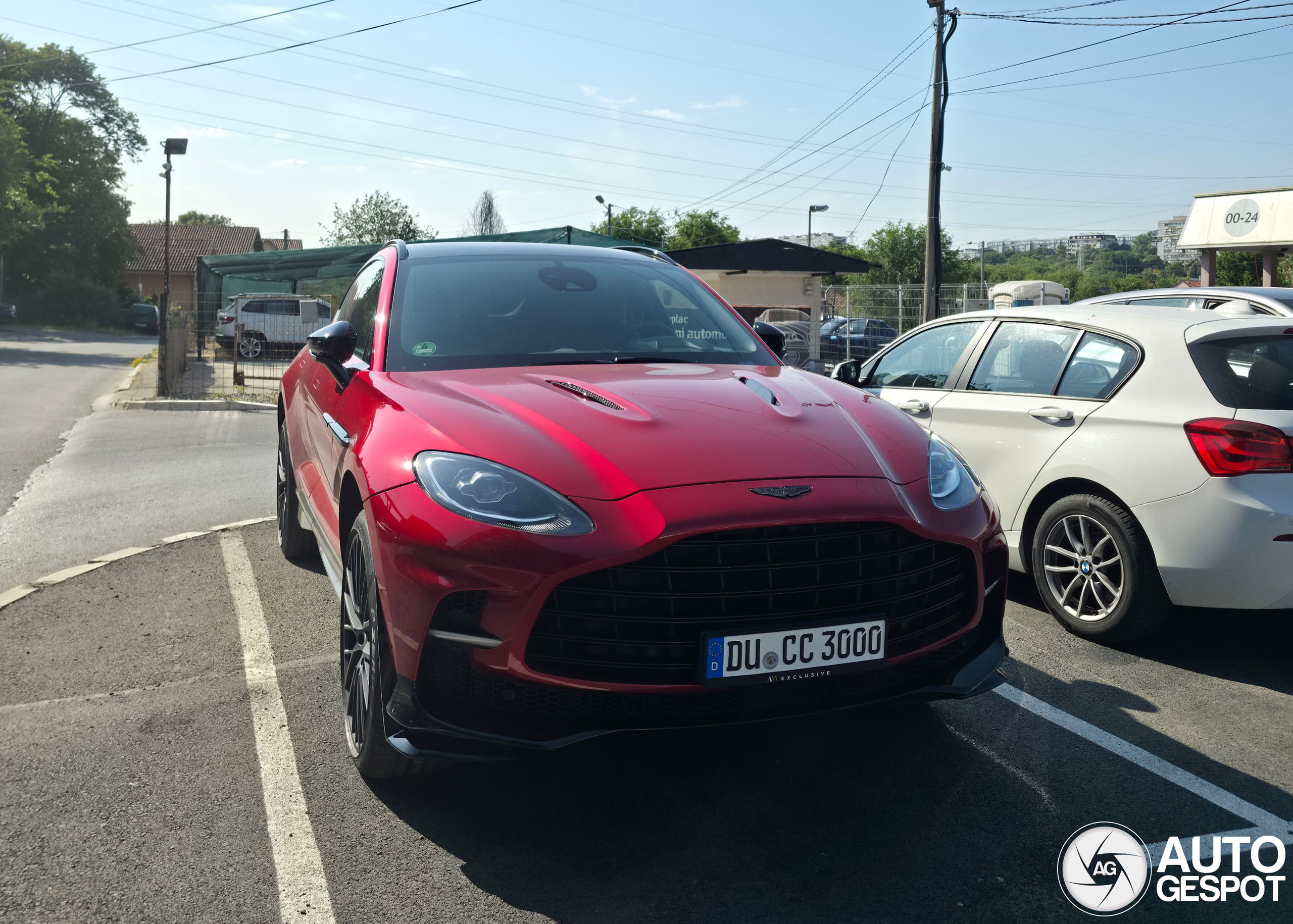 Aston Martin DBX707