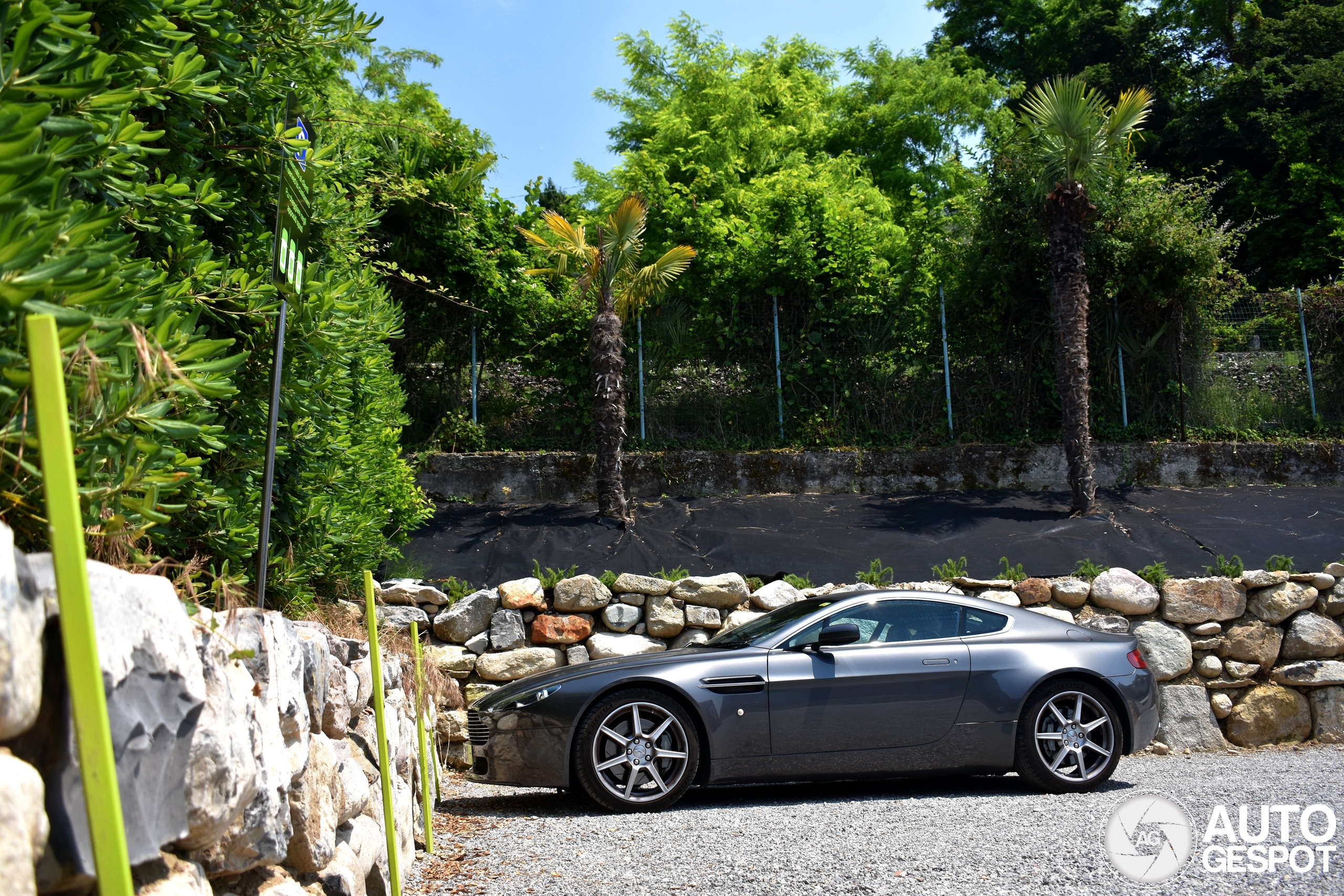 Aston Martin V8 Vantage