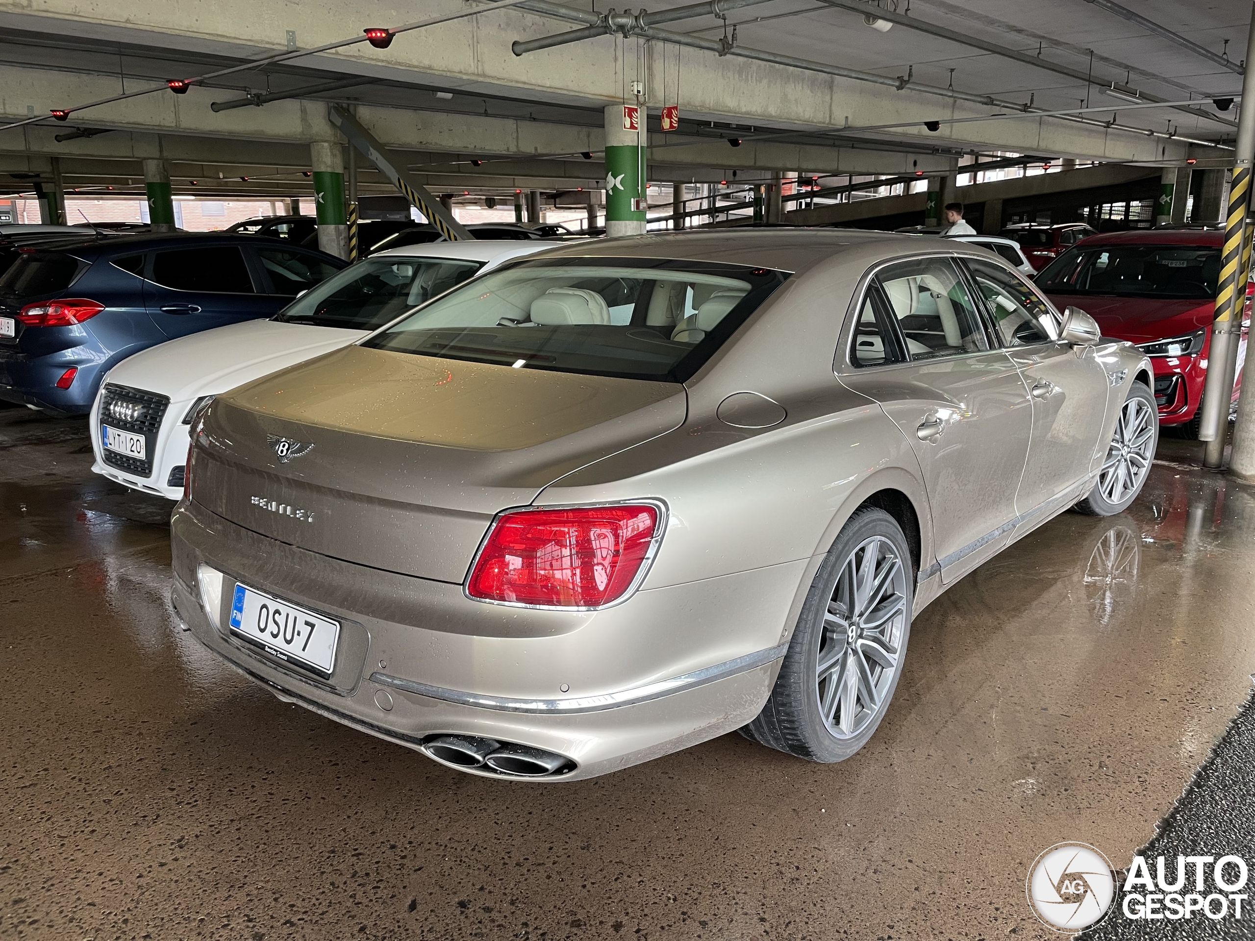 Bentley Flying Spur Hybrid