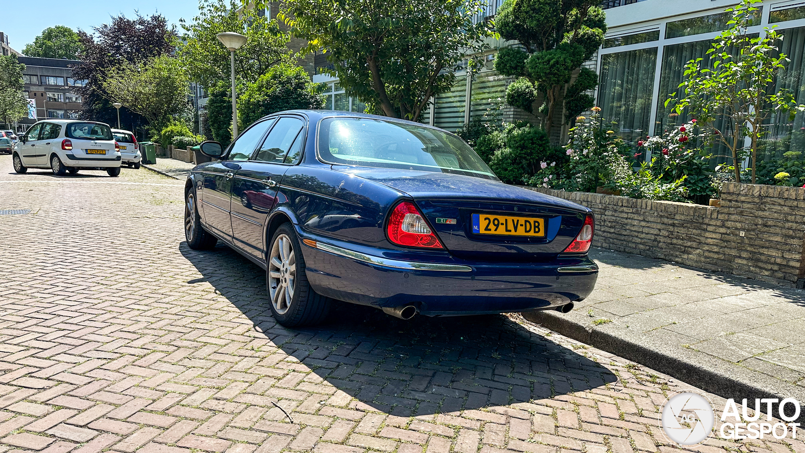 Jaguar XJR