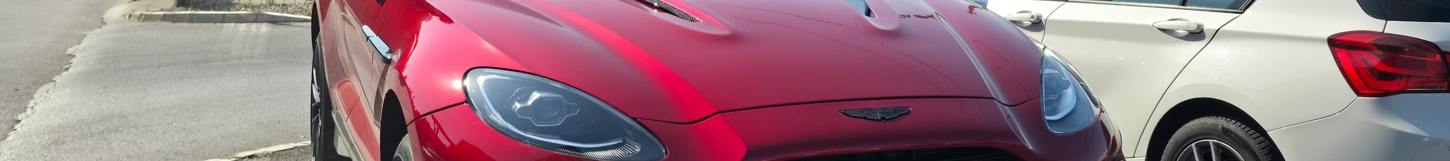 Aston Martin DBX707