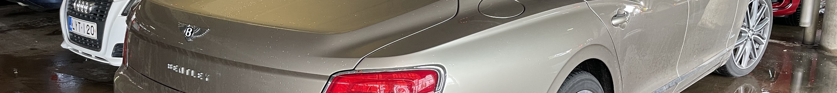 Bentley Flying Spur Hybrid