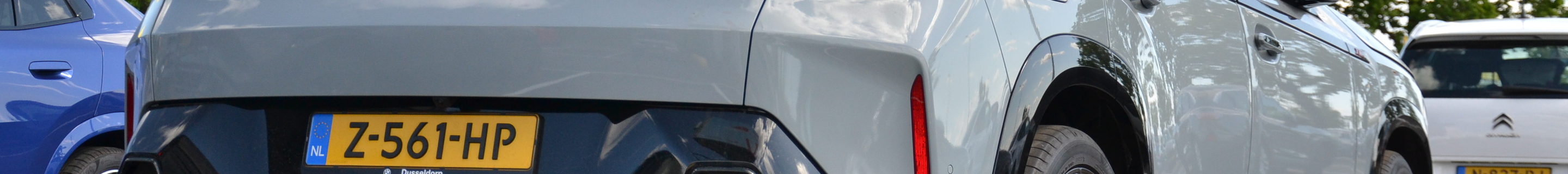 BMW XM G09 Label Red