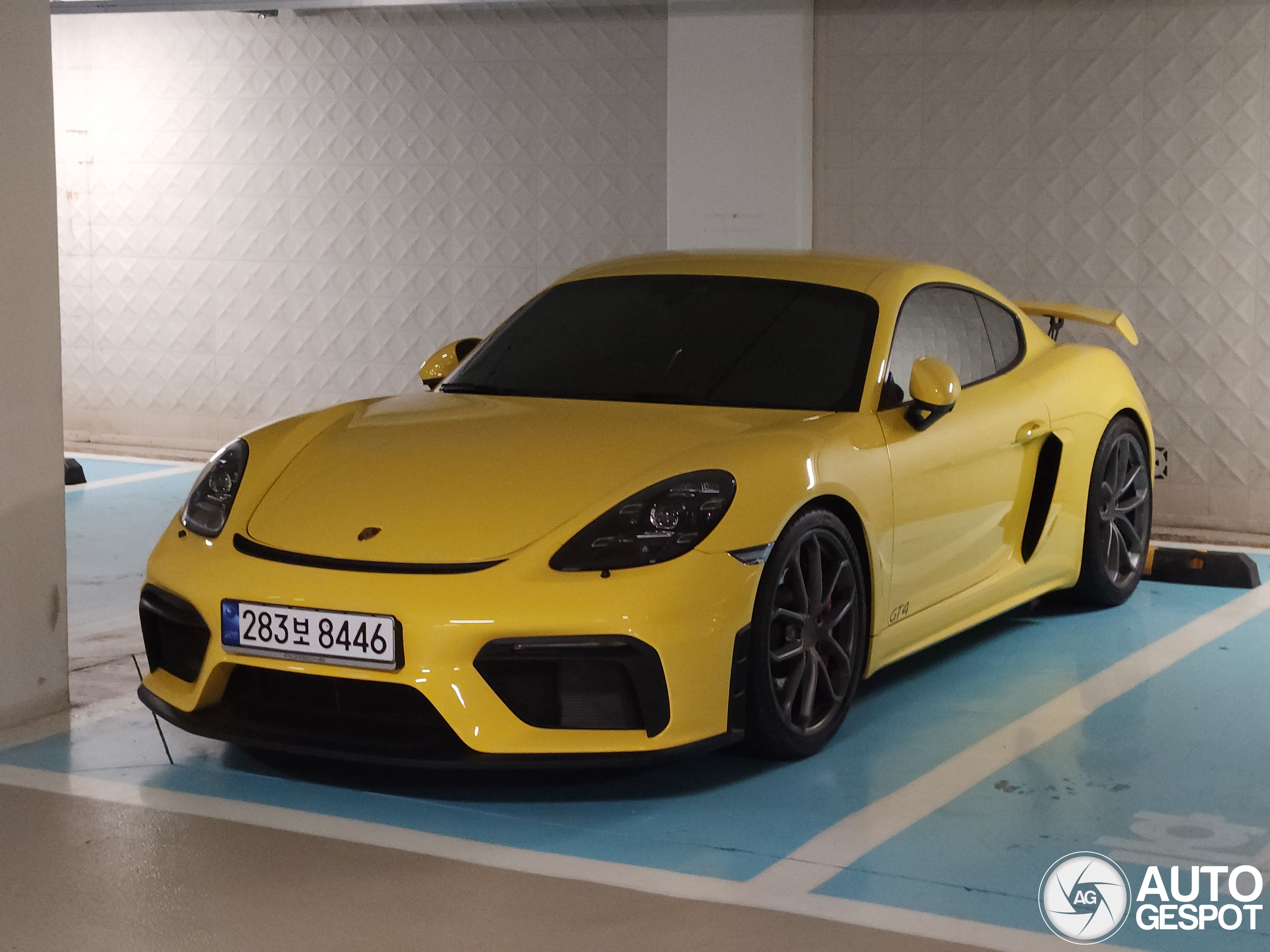 Porsche 718 Cayman GT4