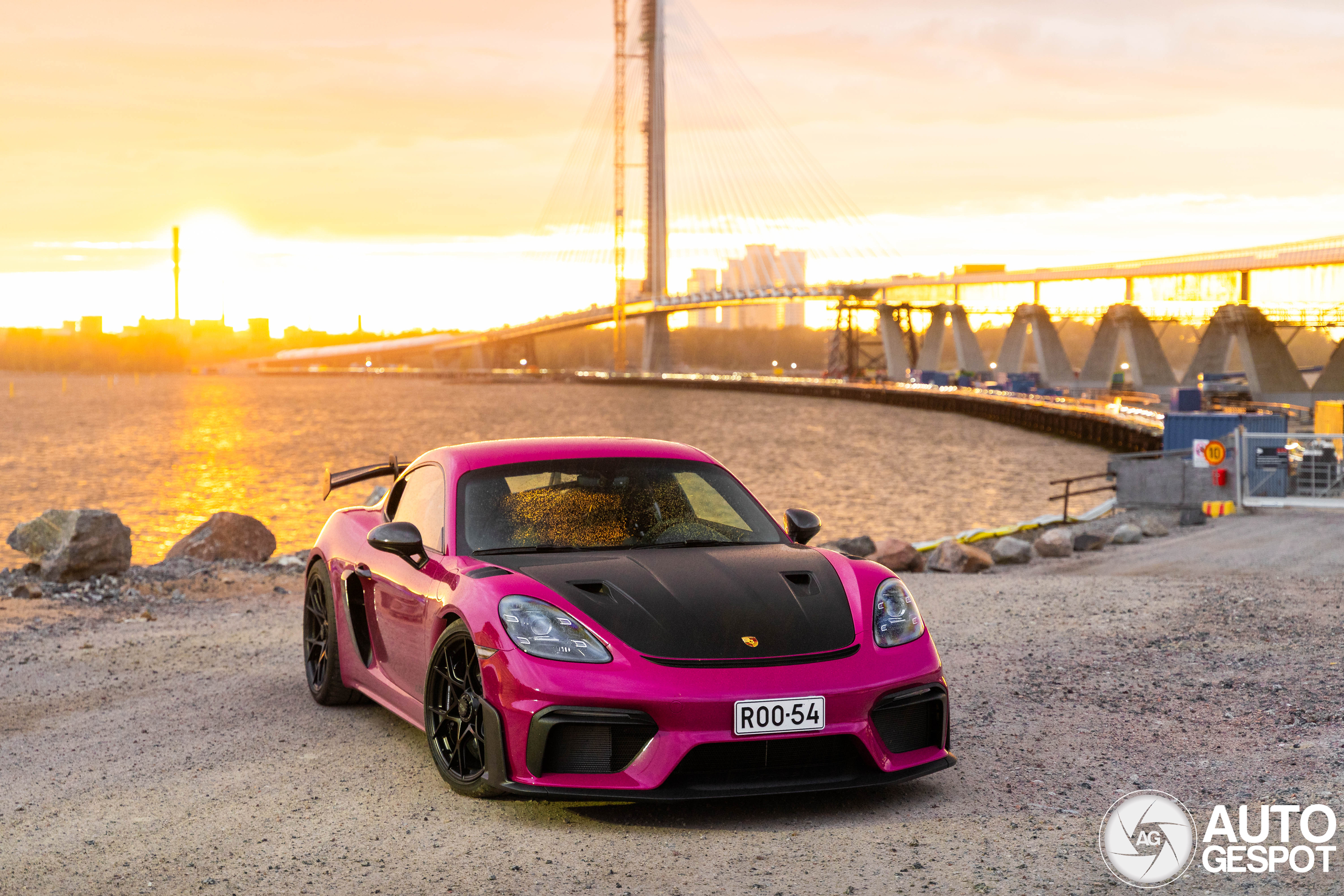 Porsche 718 Cayman GT4 RS Weissach Package
