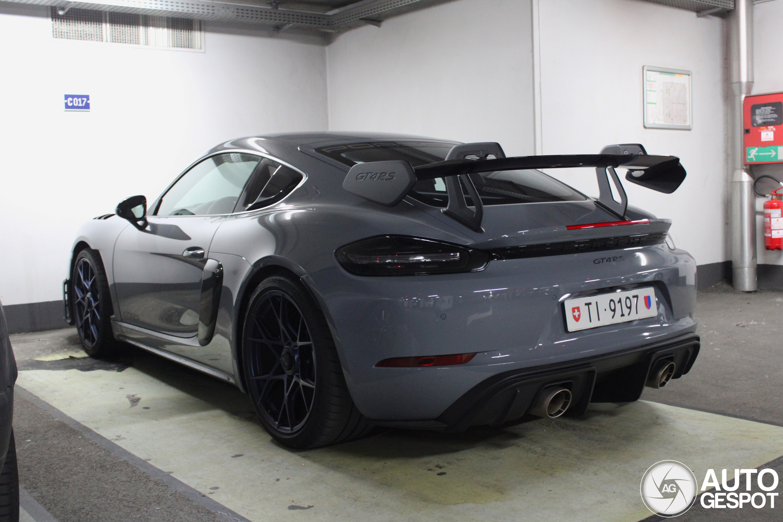 Porsche 718 Cayman GT4 RS Weissach Package