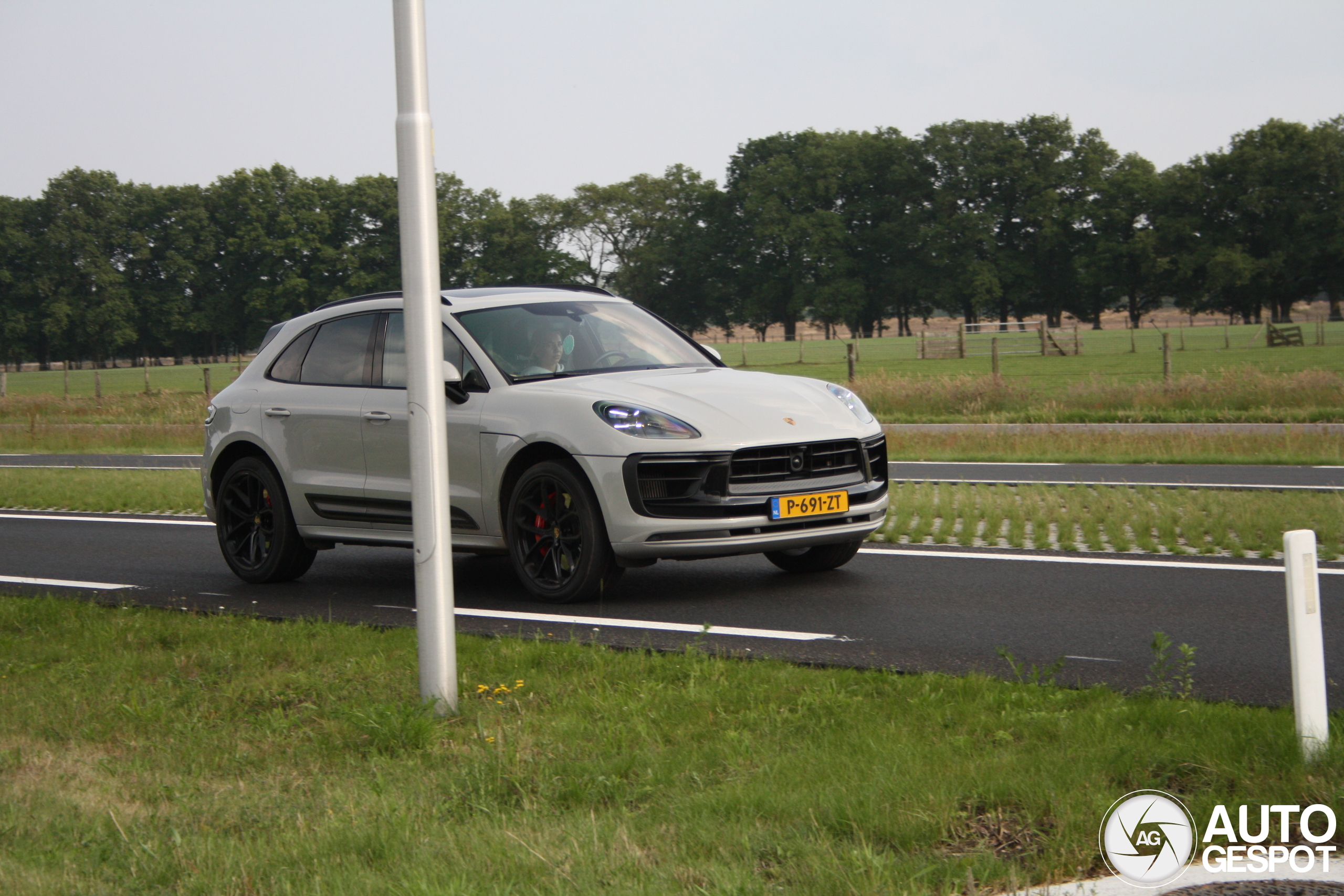Porsche 95B Macan GTS MkIII