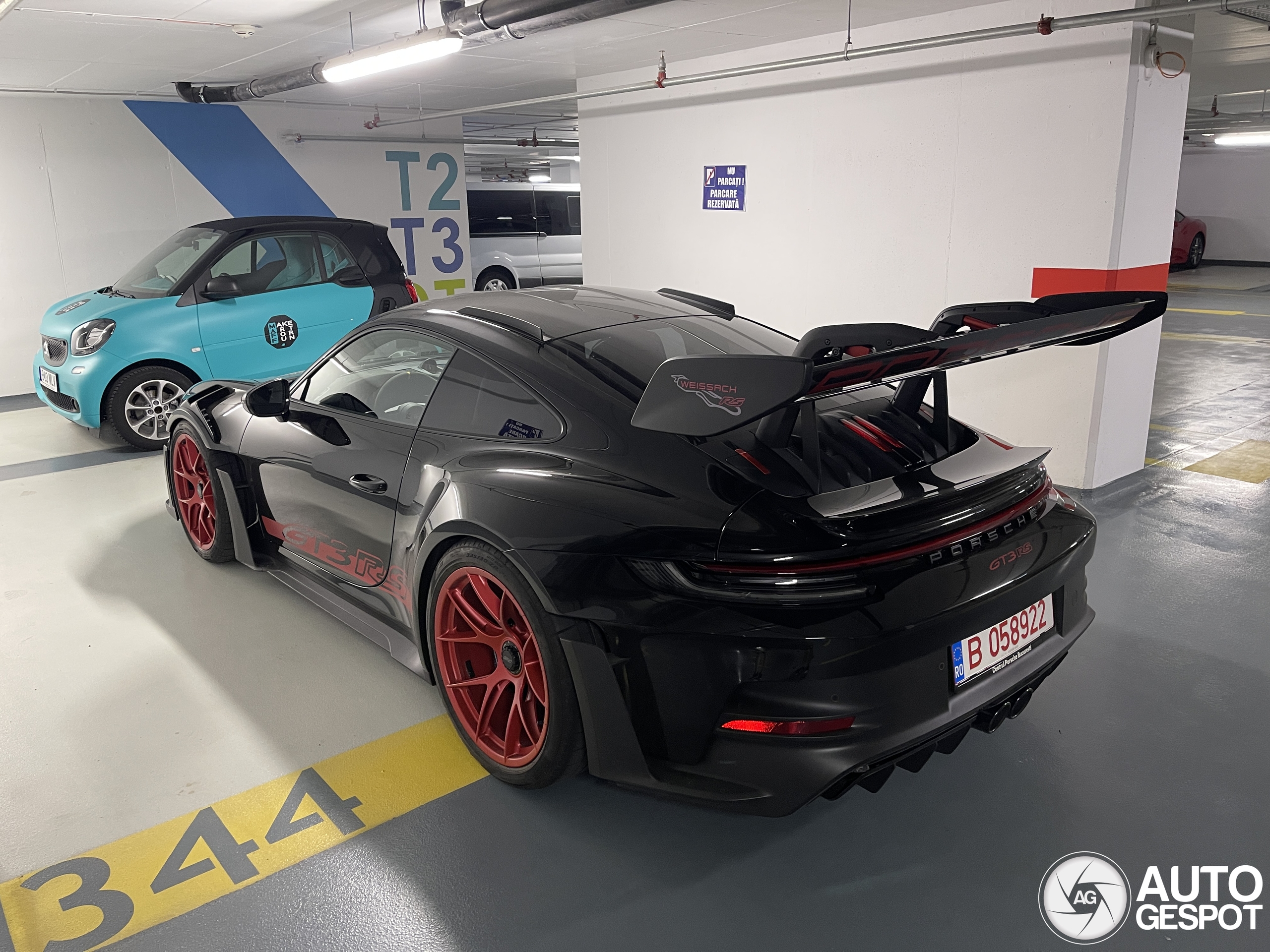 Porsche 992 GT3 RS Weissach Package