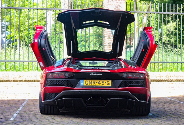Lamborghini Aventador S LP740-4