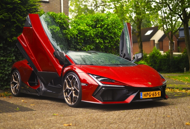 Lamborghini Revuelto