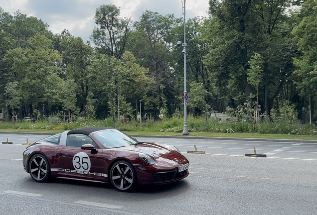 Porsche 992 Targa 4S Heritage Design Edition