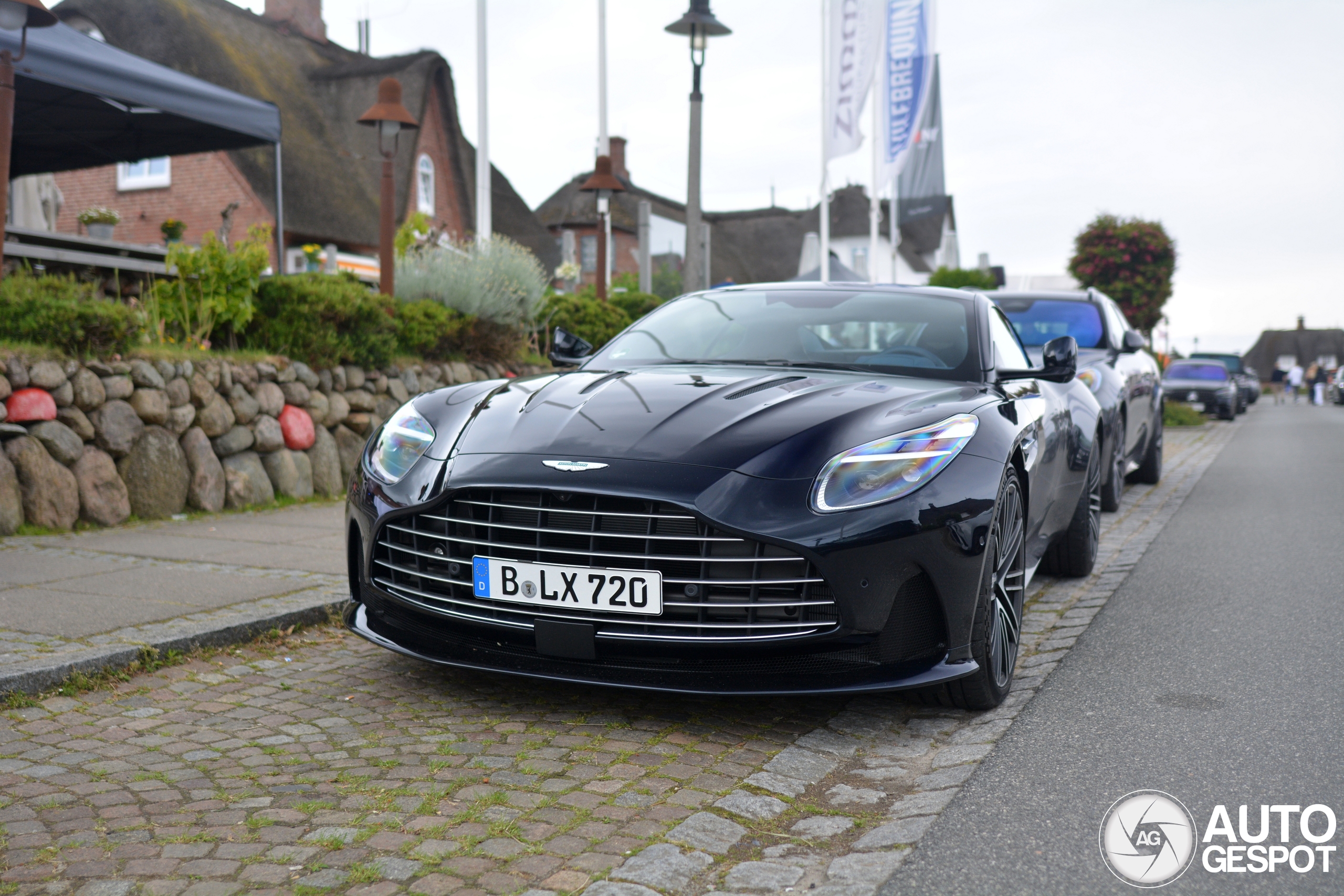 Aston Martin DB12