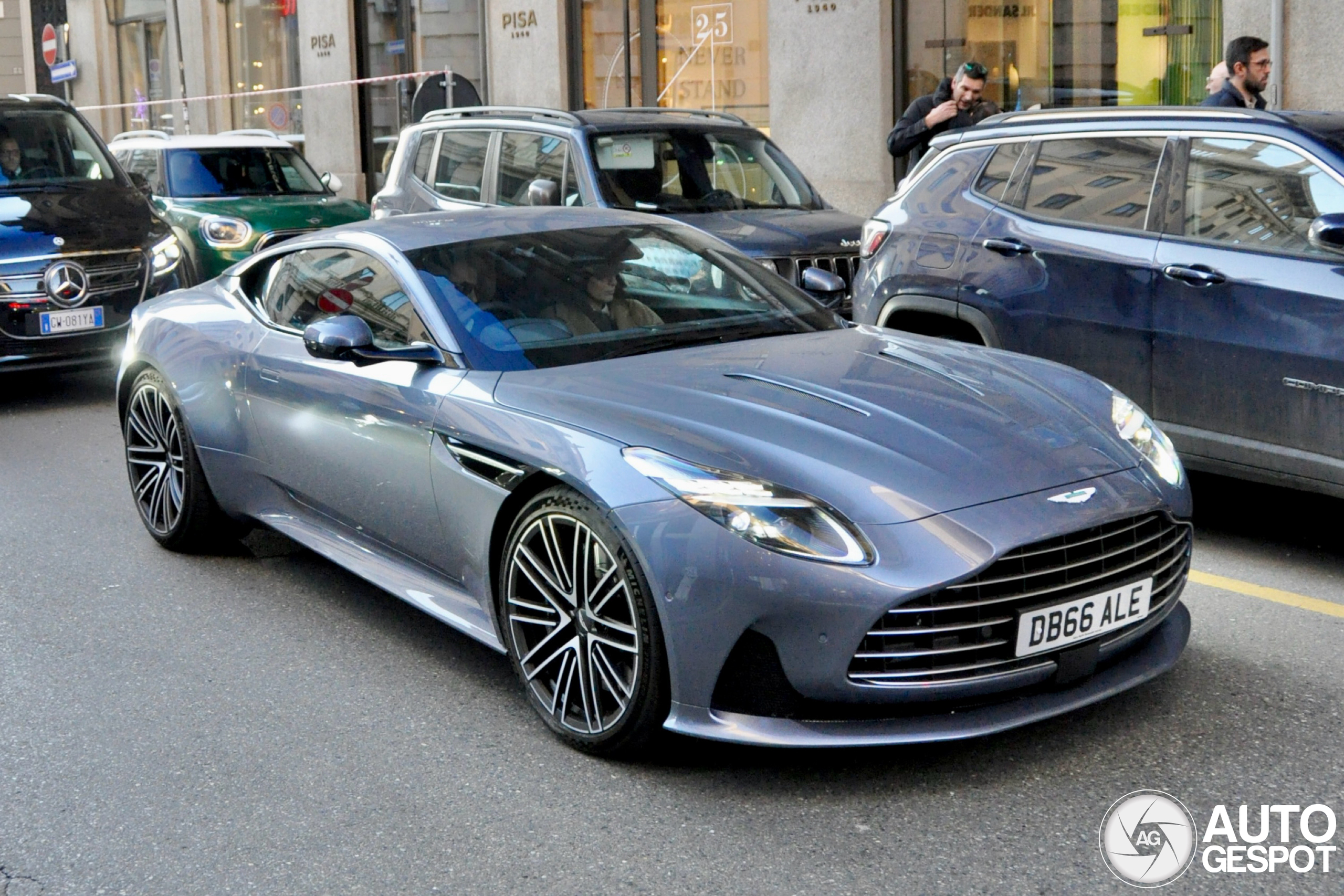 Aston Martin DB12
