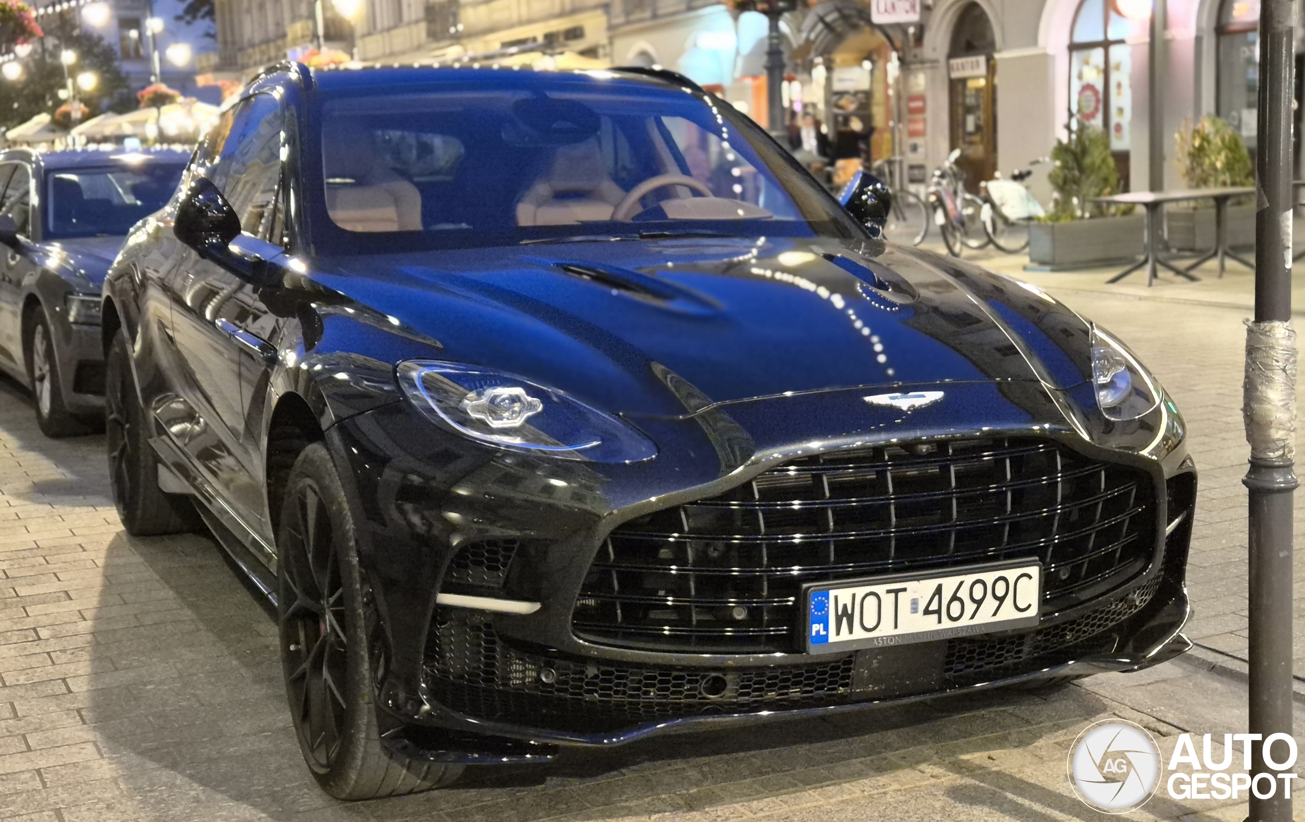 Aston Martin DBX707