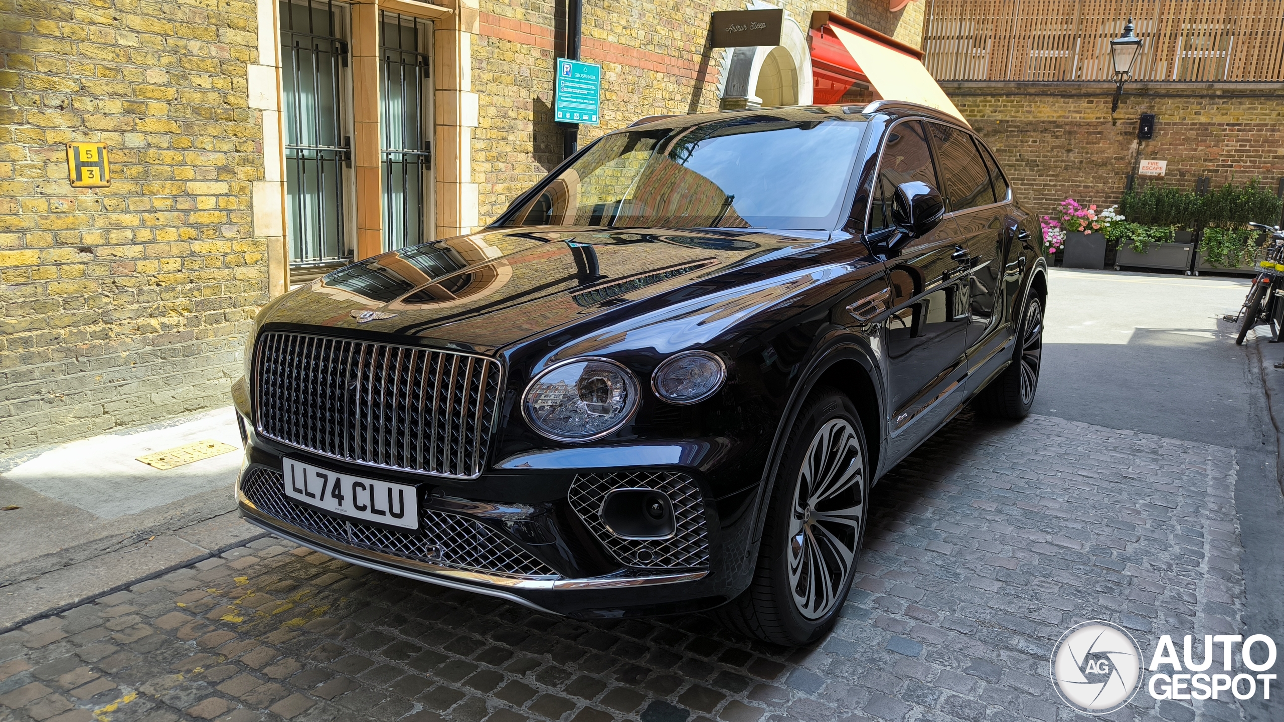 Bentley Bentayga Azure