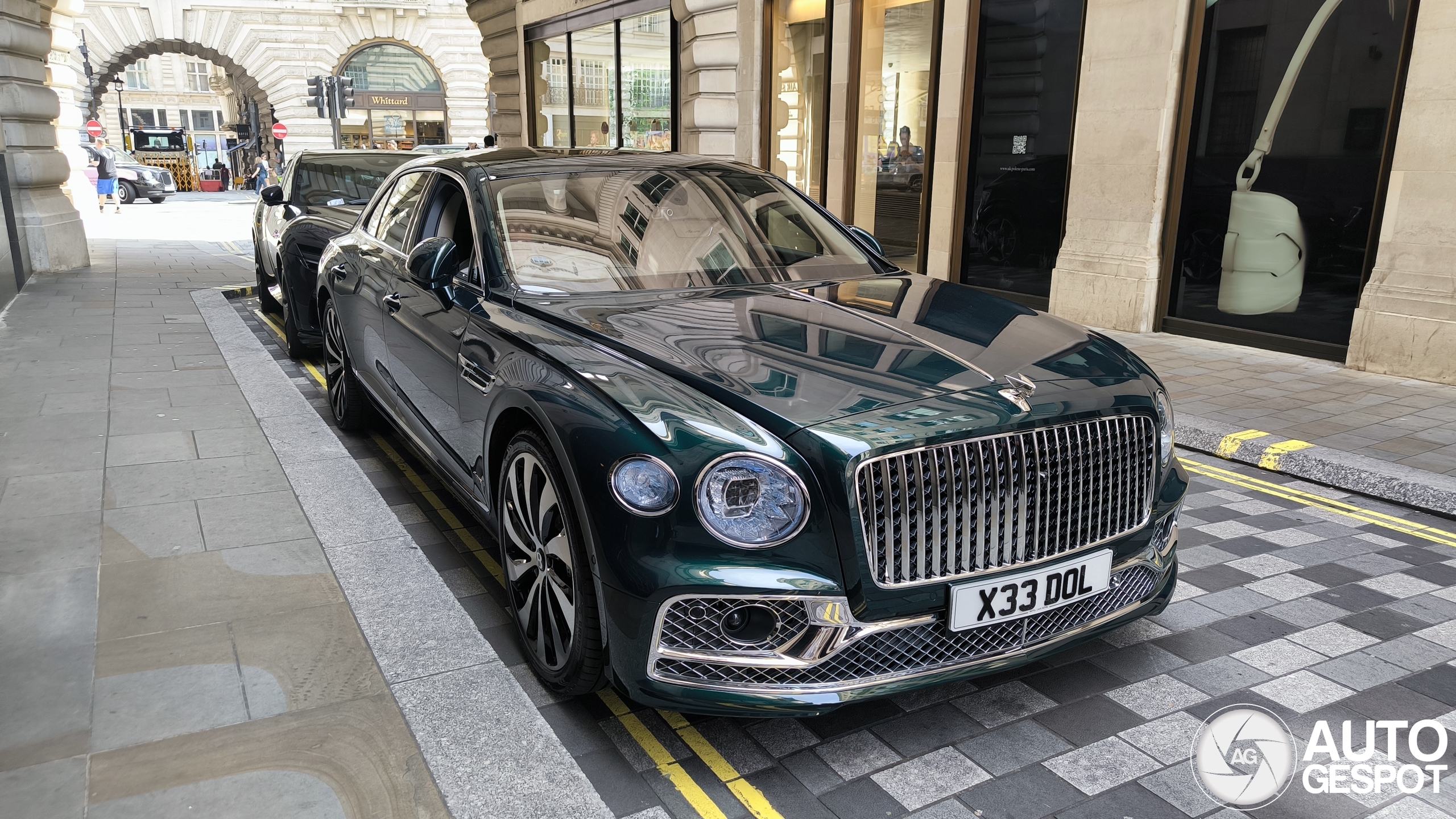 Bentley Flying Spur Hybrid Azure