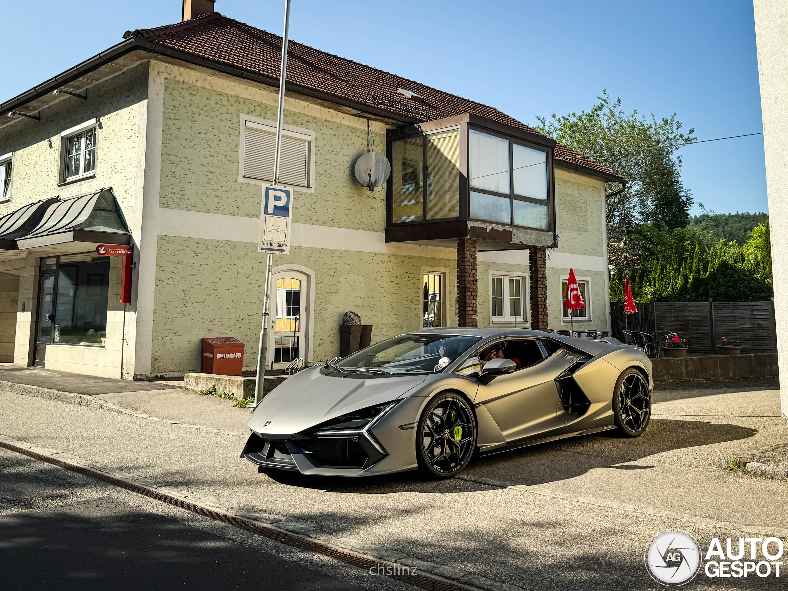 Lamborghini Revuelto