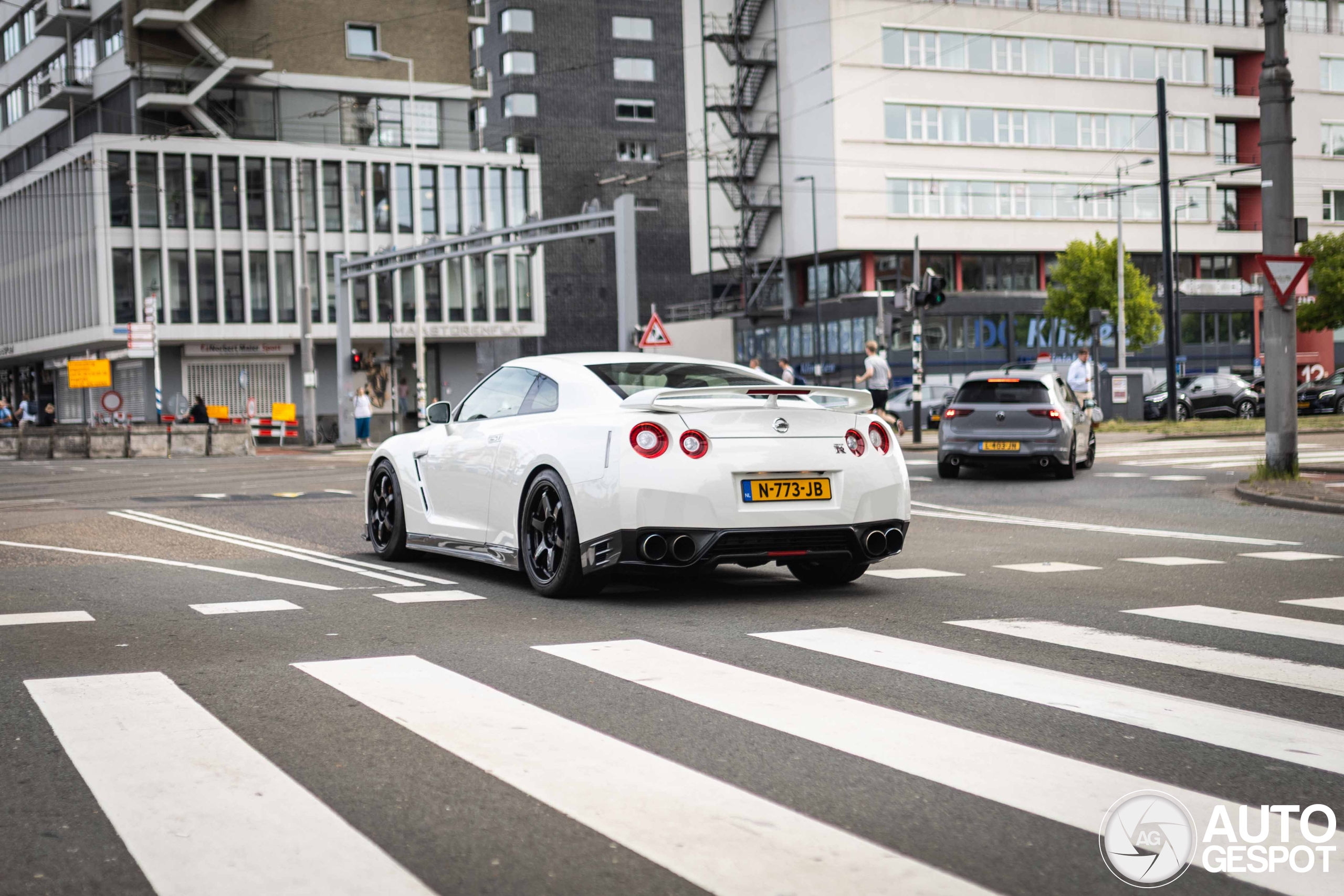 Nissan GT-R 2015