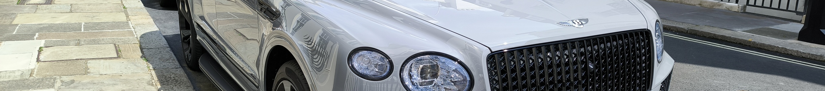 Bentley Bentayga Azure 2024