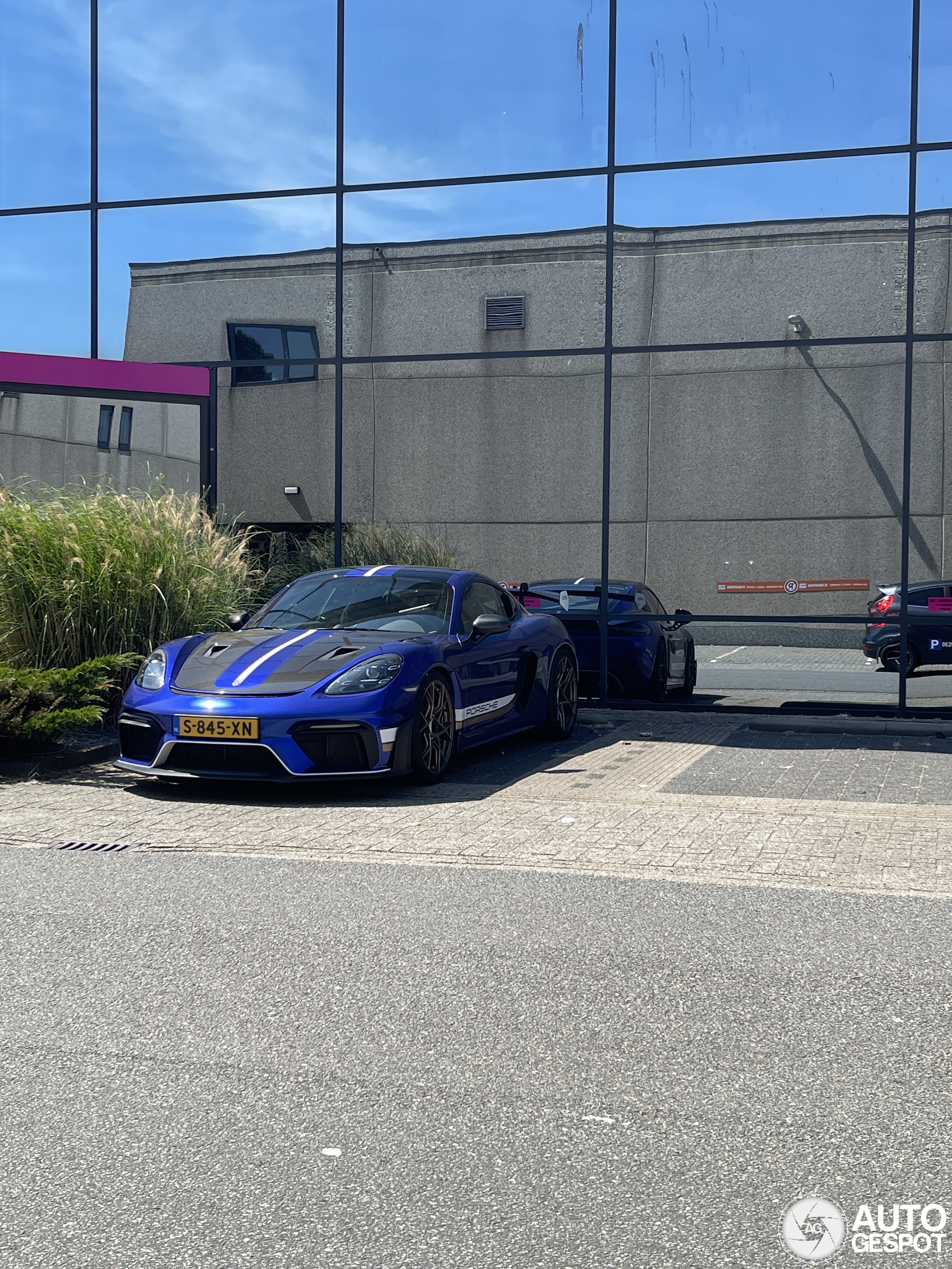 Porsche 718 Cayman GT4 RS Weissach Package