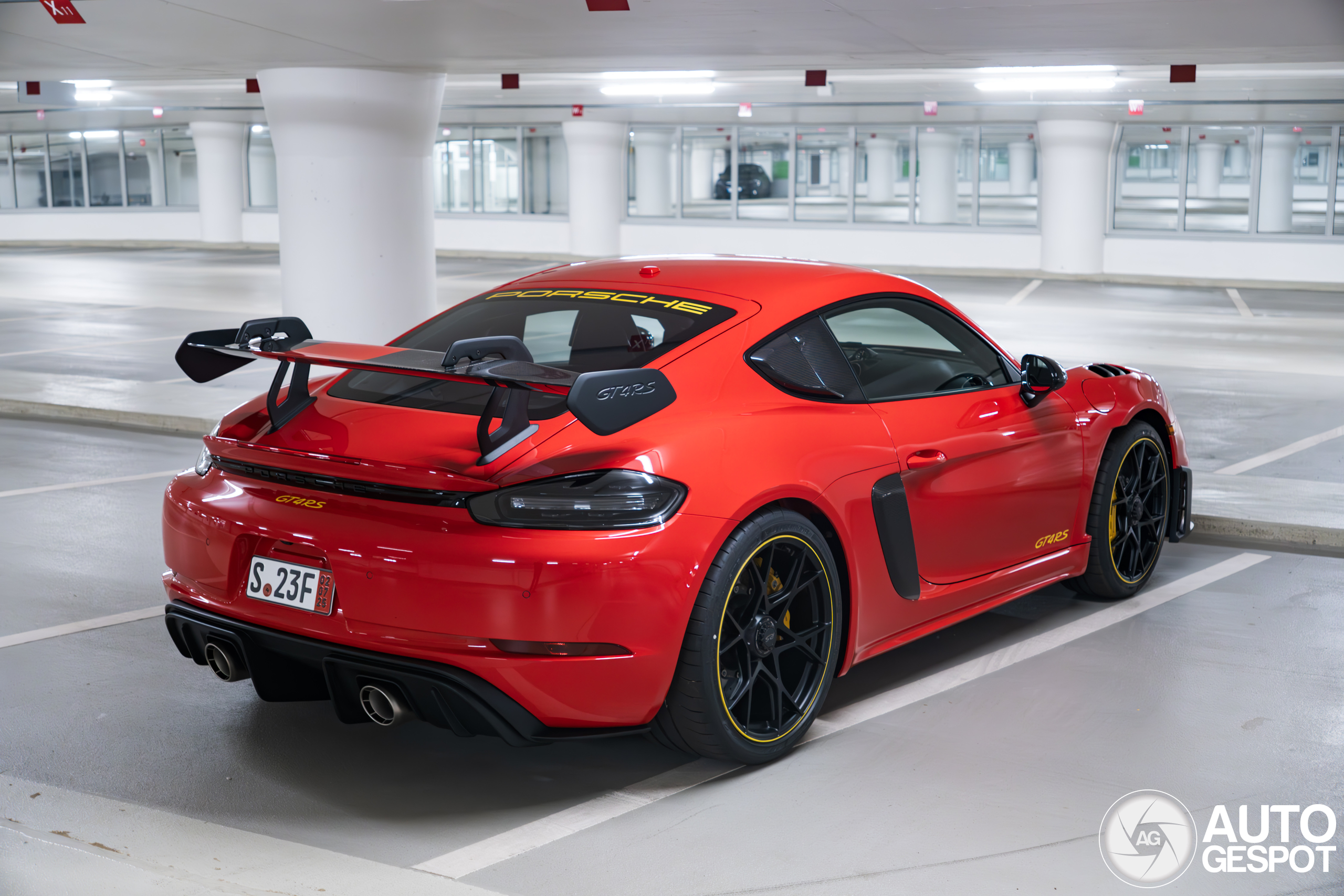 Porsche 718 Cayman GT4 RS Weissach Package