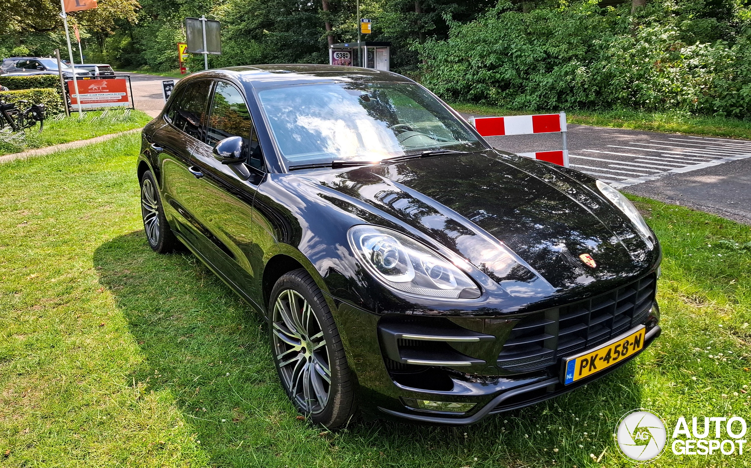 Porsche 95B Macan Turbo