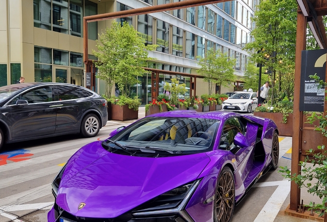Lamborghini Revuelto