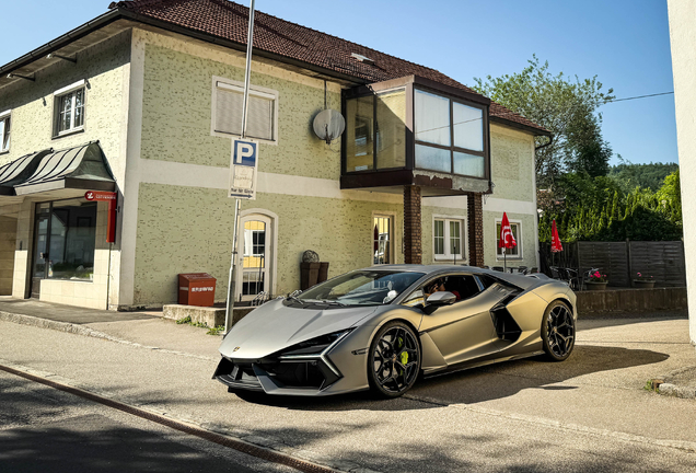 Lamborghini Revuelto