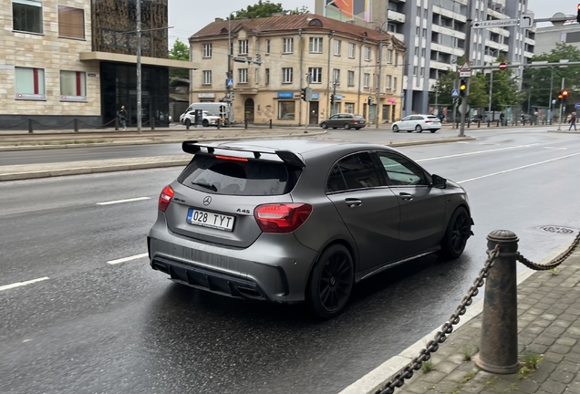 Mercedes-AMG A 45 W176 2015