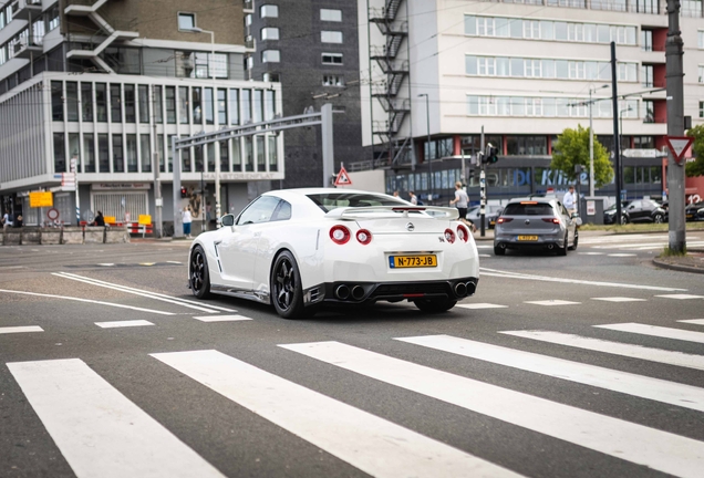 Nissan GT-R 2015