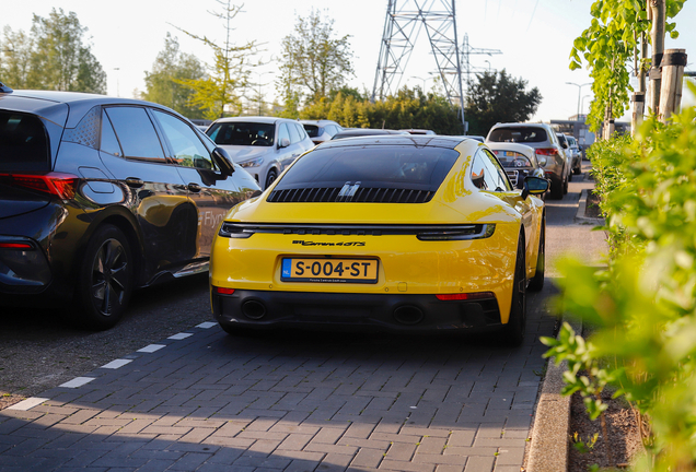 Porsche 992 Carrera 4 GTS
