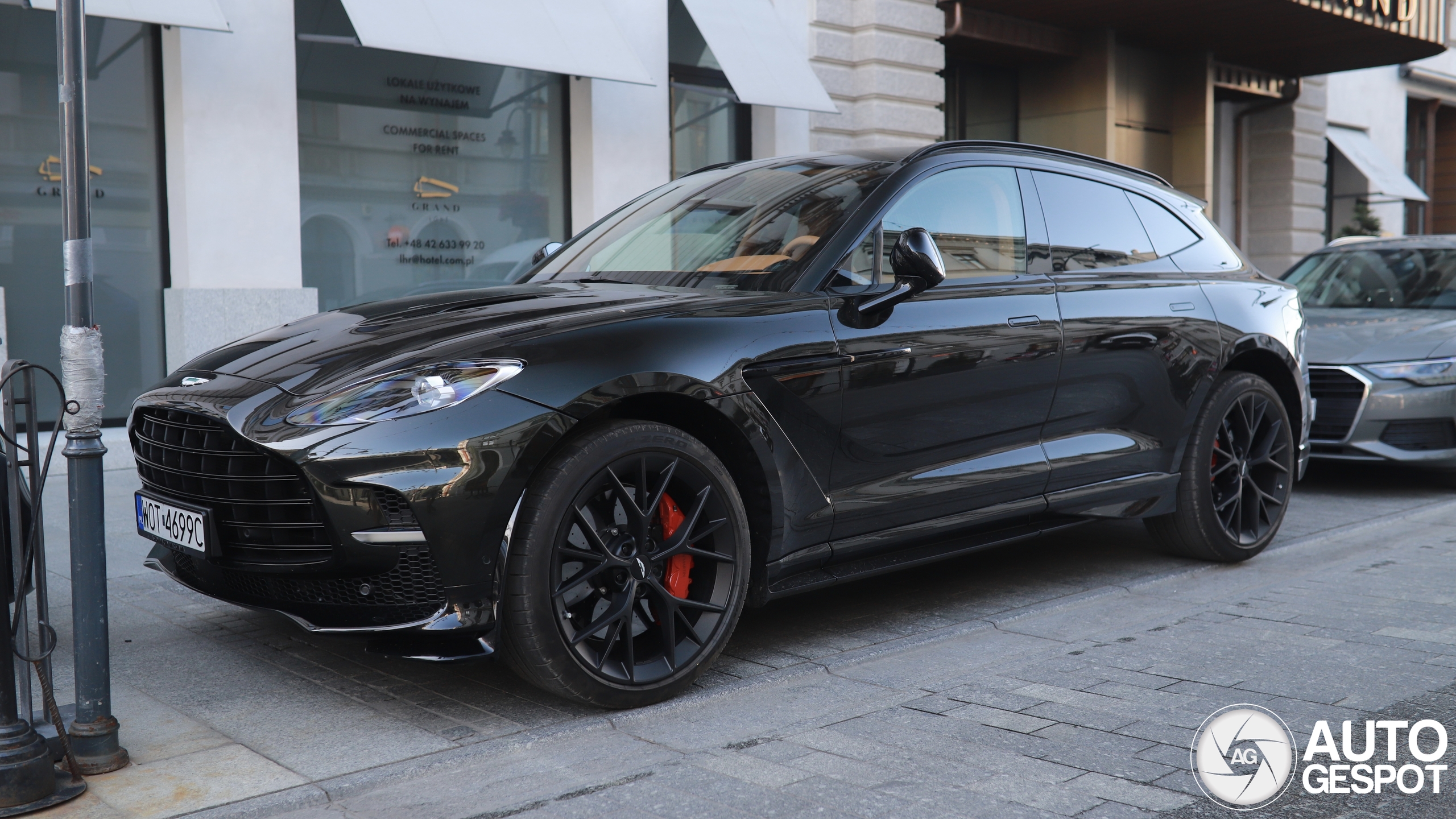 Aston Martin DBX707