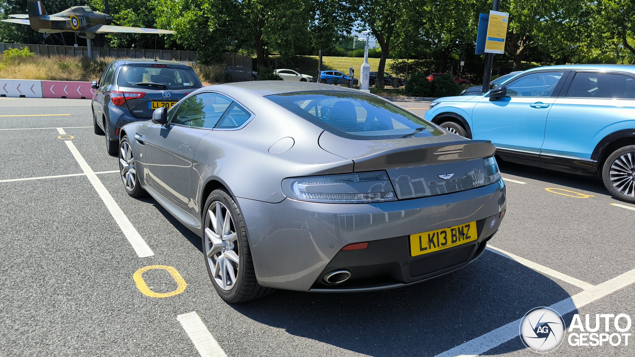Aston Martin V8 Vantage 2012