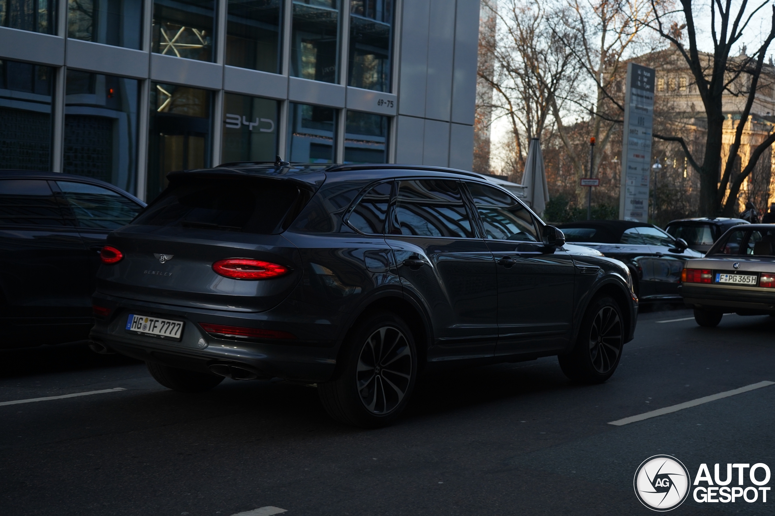 Bentley Bentayga V8 2024