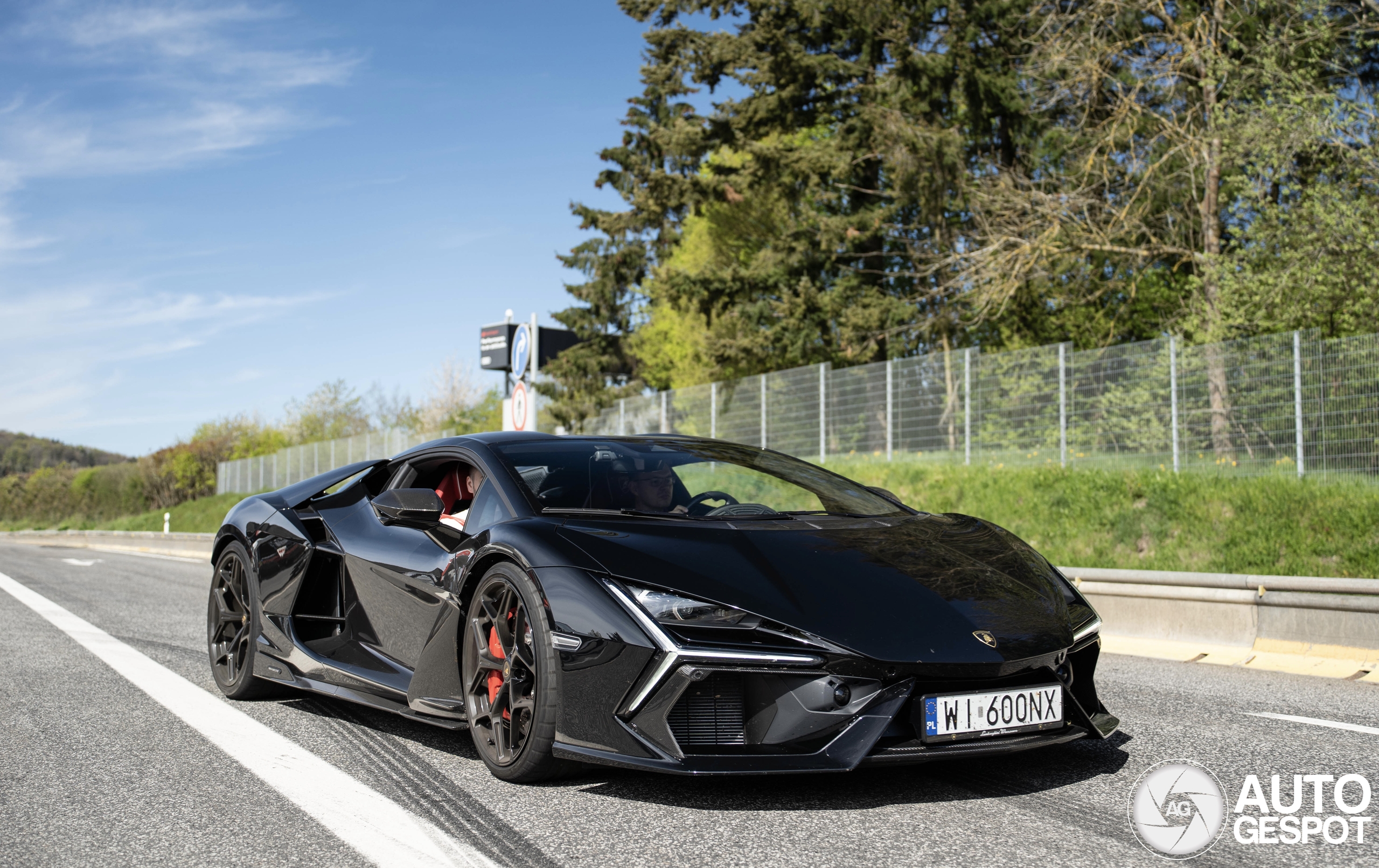 Lamborghini Revuelto