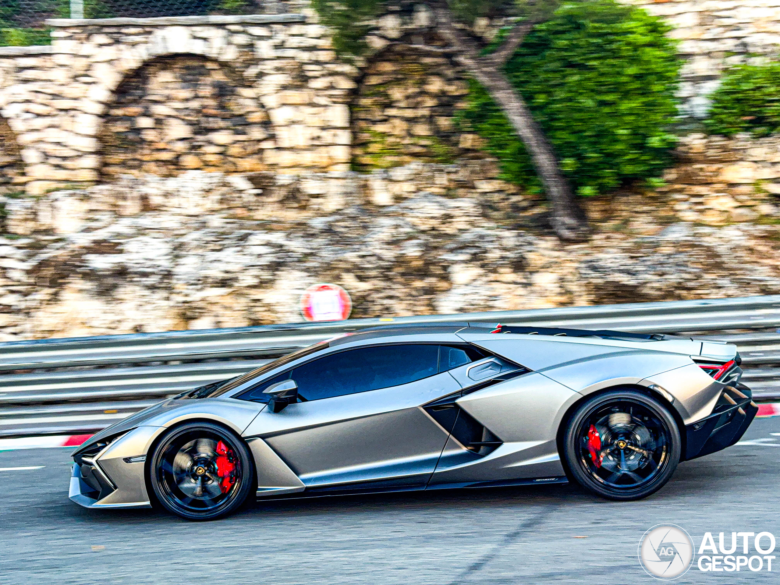 Lamborghini Revuelto