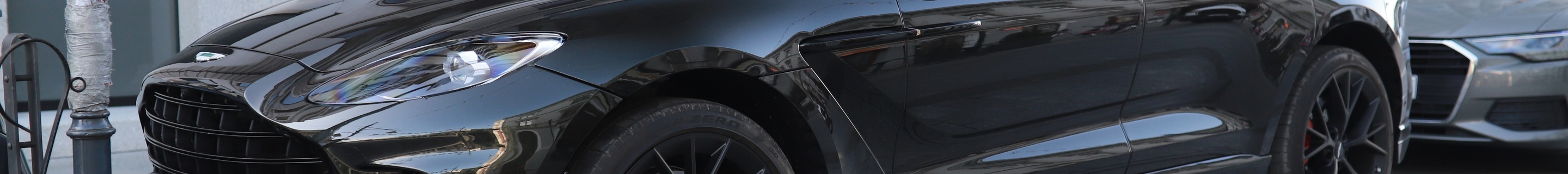 Aston Martin DBX707