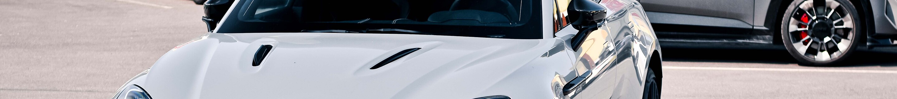 Aston Martin DBX707